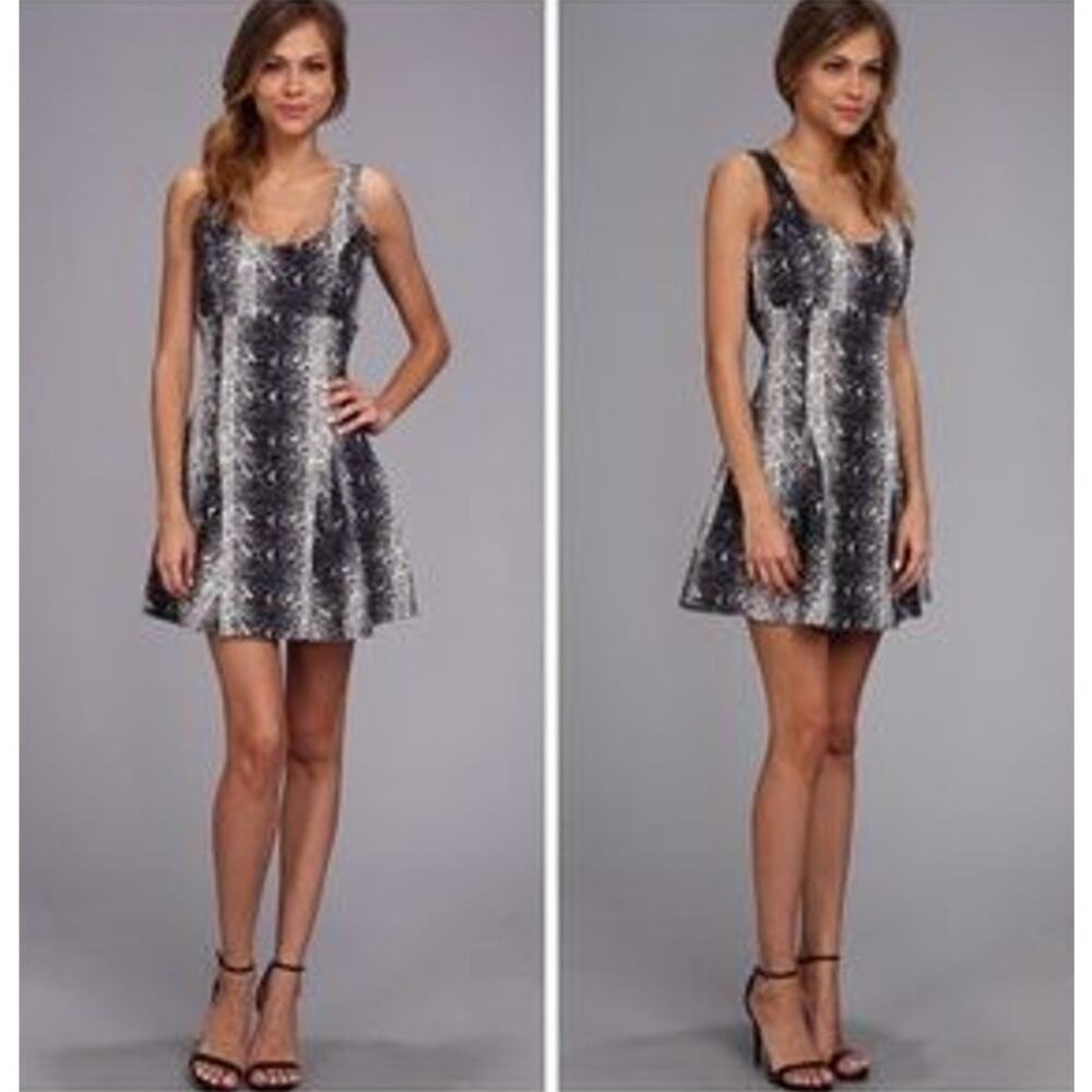 Stylestalker Dress Gray Snakeskin Print Sleeveless Mini Fit Flare Scoop Neck 2